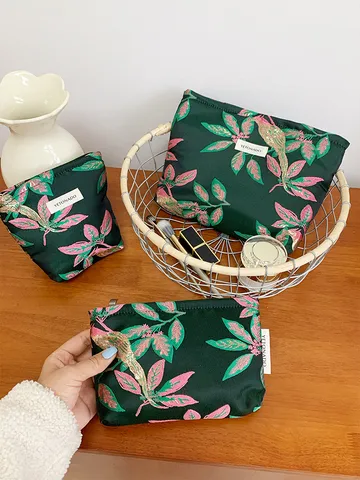 Ins Floral Embroidered Cosmetic Bag Portable Travel Toiletry Bag Multi-Function Storage Pouch Makeup Organizer Bag