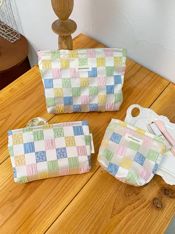 Portable Large Capacity Makeup Bag Ins Style Floral Embroidery Plaid Cosmetic Organizer Travel Toiletry Handbag