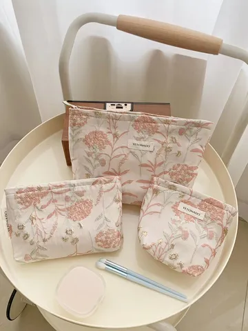 Portable Large Capacity Makeup Bag Fresh Floral Print Travel Cosmetic Pouch Women Polyester Toiletry Organizer Bag