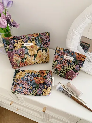 Women Large Capacity Cosmetic Bag Vintage Floral Embroidery Jacquard Makeup Pouch Portable Travel Toiletry Organizer Handbag