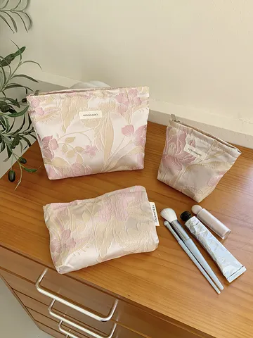 Large Capacity Cosmetic Bag Floral Jacquard Embossed Pleat Texture Portable Toiletry Bag Makeup Organizer For Women