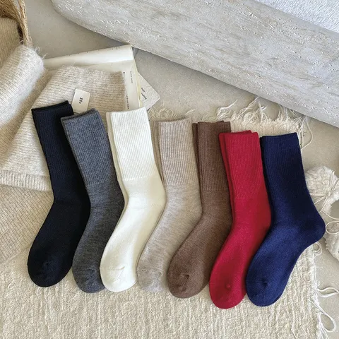 Femmes Couleur Unie Laine Chaussettes Chaudes Mi-Tube Doux Cachemire Hiver Décontracté Thermique Bottes Chaussettes Confortable Polaire