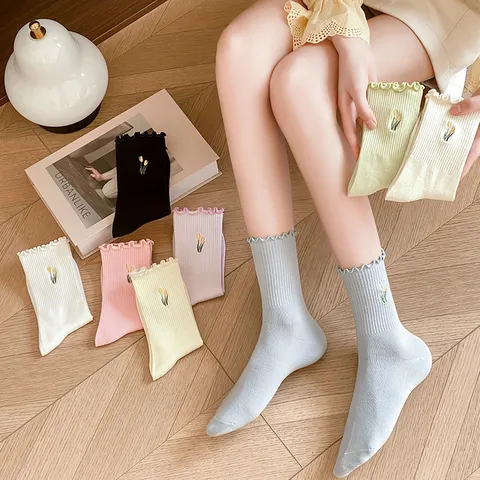 Women's Casual Cotton Mid-Tube Socks Sweet Ruffle Trim Floral Embroidered Cute Crew Socks Daily Wear Hosiery