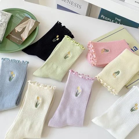 Women's Casual Cotton Mid-Tube Socks Sweet Ruffle Trim Floral Embroidered Cute Crew Socks Daily Wear Hosiery