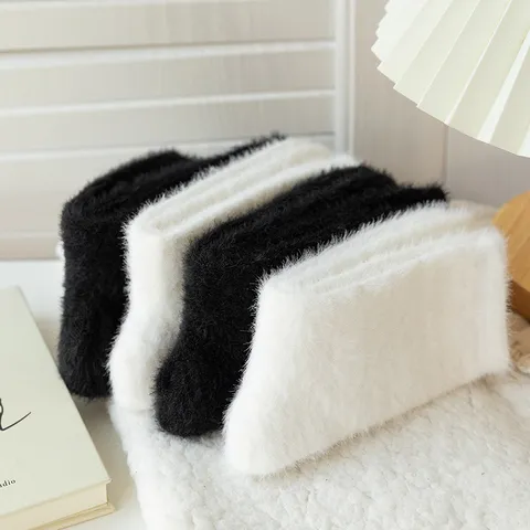 Chaussettes de Sommeil Douces et Chaudes pour Femmes Velours de Vison Pelucheux Mi-Bas Chaussettes Thermiques pour Intérieur Maison Quotidien