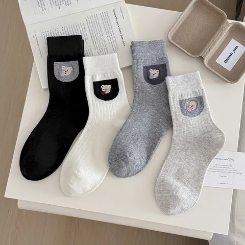 Damen Süßer Bär Bestickte Reine Baumwolle Mittelhohe Socken Lassige Einfarbige Atmungsaktive Crew Socken