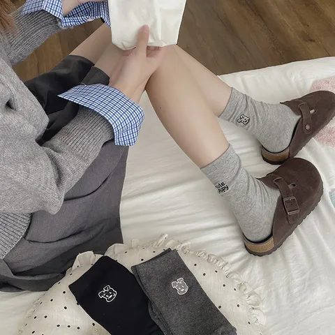 Calcetines de Algodón para Mujer Bordado de Cachorro Lindo Diseño Asimétrico Calcetines Casuales de Caña Media Transpirables Uso Diario