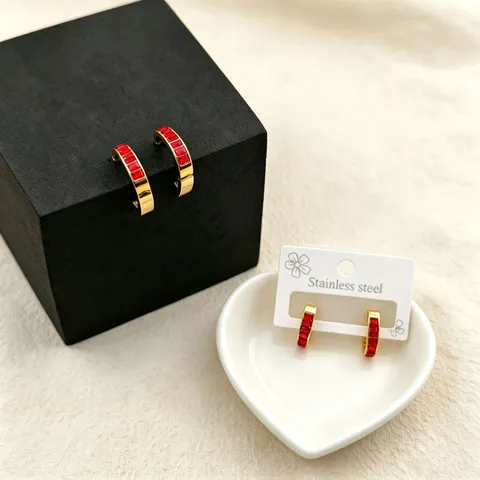 Pendientes Abiertos Minimalistas de Acero Inoxidable en Forma de U Con Strass Rojo Chapado en Oro Joyería de Moda Geométrica para Mujer