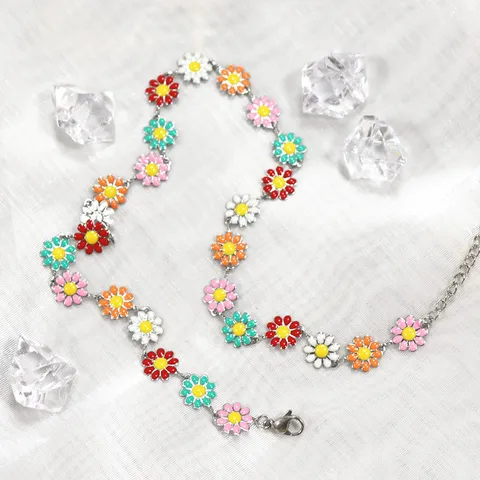 Collar de Acero Inoxidable con Margarita Colorida Estilo Dulce y Fresco Collar con Colgante Floral Esmaltado para Mujer Joyería