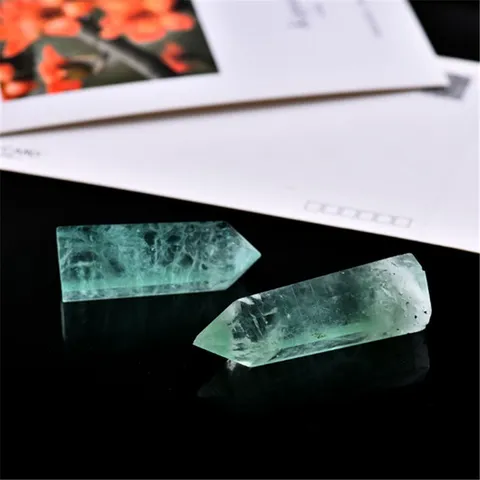 Cristal de Fluorite Verte Prisme Hexagonal Pierre Brute Polie Spécimen Minéral Décoration Maison Baguette de Cristal Guérison Cadeau