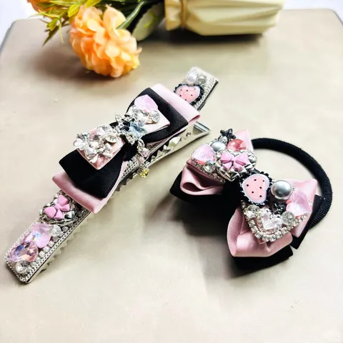 Ensemble Pince à Cheveux et Élastique Nœud Papillon en Strass Ruban Satin Rose et Noir Accessoires Cheveux Femme