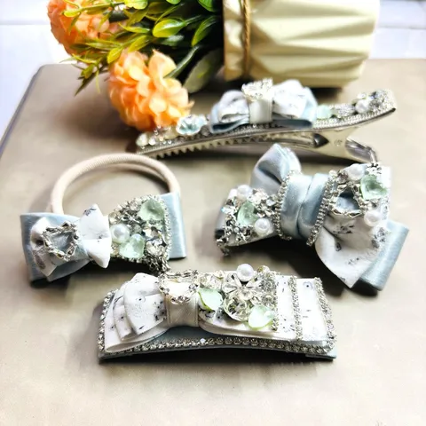 Pince à Cheveux Femme Nœud Papillon en Tissu Satiné Bleu Clair Avec Strass Perle Artificielle Ornement Accessoires Cheveux Féminins