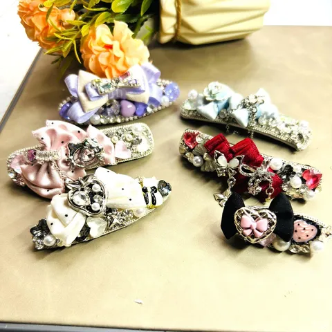 Barrette à Cheveux Élégante Nœud en Satin Avec Verre K9 Strass Perle Artificielle Pince Latérale pour Femmes Fête Mariage Accessoires Cheveux