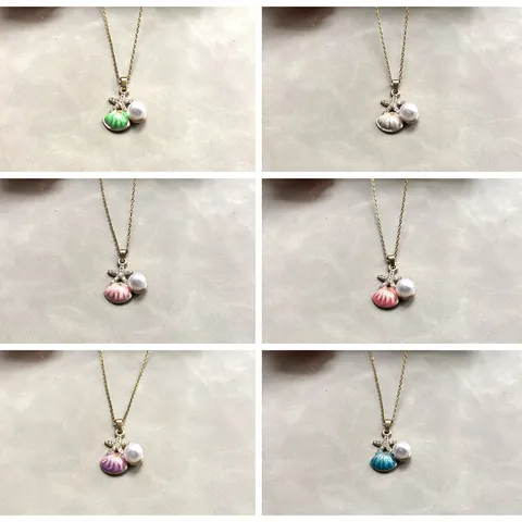 Collier Pendentif Étoile de Mer et Coquille Série Océan pour Femmes Laiton Perle Artificielle Strass Incrustés Chaîne en Or Bijoux Mode