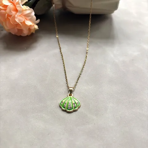 Collier Pendentif Coquillage en Alliage de Strass pour Femmes Série Océan Collier Coquillage Goutte d'Huile Bijoux Frais Cadeau pour Fête de Plage Quotidienne