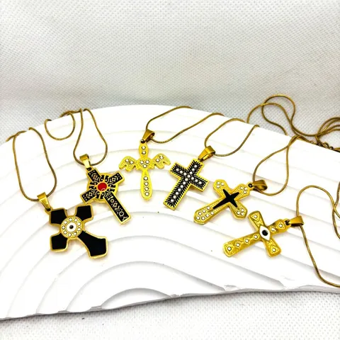 Collier Croix en Acier Titane Plaqué Or Tendance Gothique Mauvais Œil Pendentif en Strass Collier pour Hommes Femmes Bijoux de Mode Vintage
