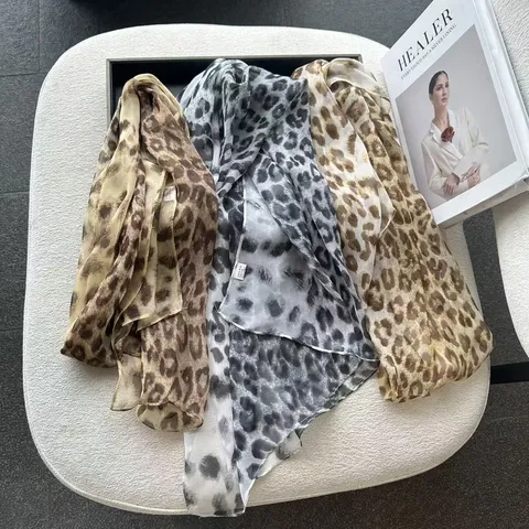 Women's Fashion Leopard Print Scarf Lightweight Polyester Sunscreen Shawl Versatile Long Neck Scarf For Travel Daily Wear