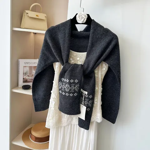 Women's Pure Wool Retro Knitted Jacquard Shawl Winter Warm Versatile Layered Scarf Elegant Casual Outerwear