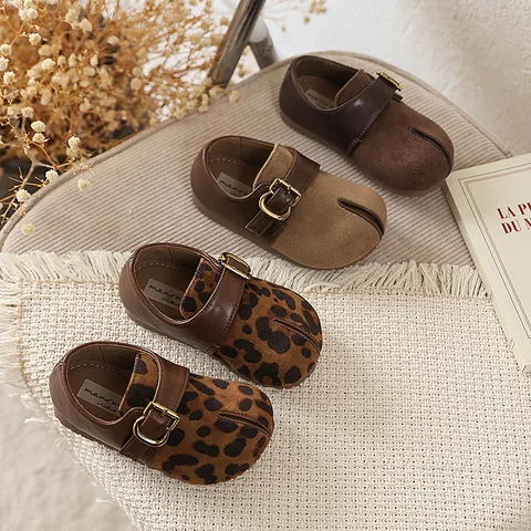 Scarpe Basse Mary Jane per Bambini con Punta Divisa Stampa Leopardata Fibbia in Metallo Suola Morbida Casual per Ragazze
