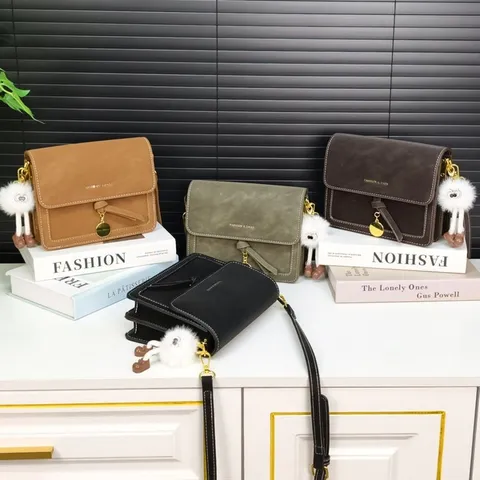 Vintage PU Leather Crossbody Bag For Women Retro Small Square Shoulder Bag With Stitching Plush Pendant Fashion Handbag