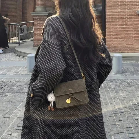 Vintage PU Leather Crossbody Bag For Women Retro Small Square Shoulder Bag With Stitching Plush Pendant Fashion Handbag