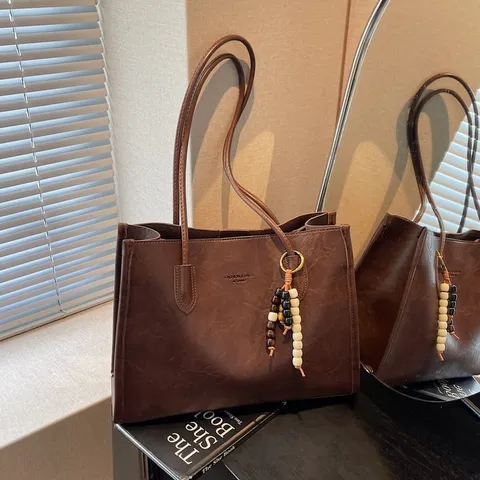 Large Capacity Women Tote Bag Vintage PU Leather Commuter Shoulder Handbag With Beaded Pendant