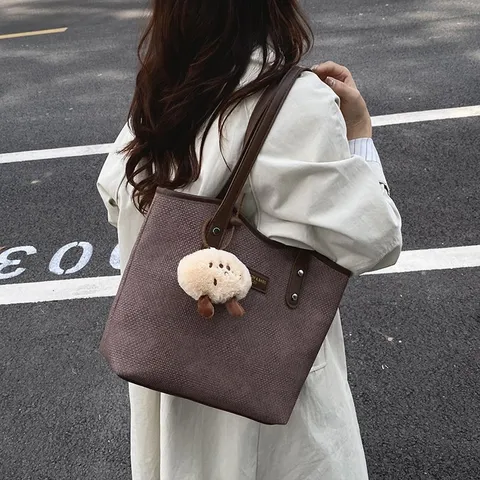 Women Large Capacity PU Tote Bag Woven Texture Commuter Shoulder Handbag With Cute Plush Pendant Fashion Shopper Bag