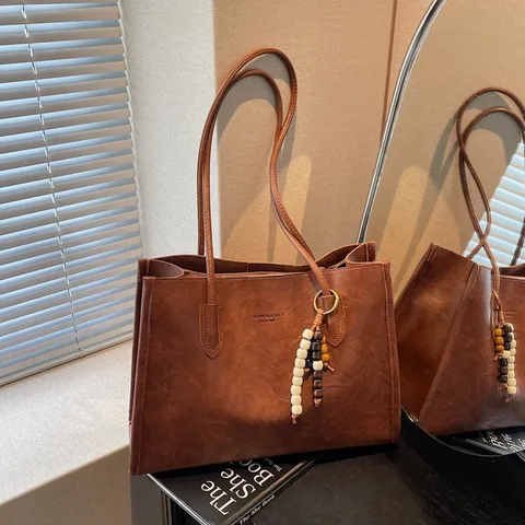 Large Capacity Women Tote Bag Vintage PU Leather Commuter Shoulder Handbag With Beaded Pendant