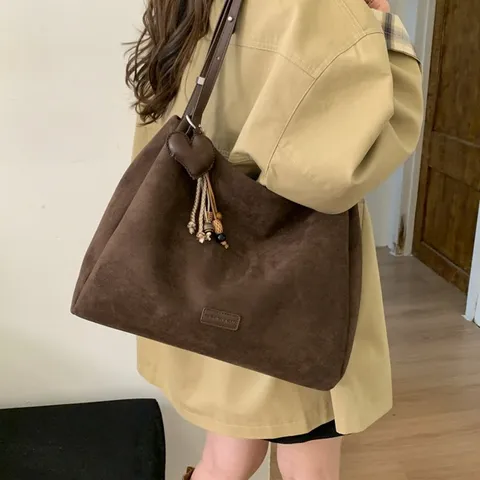 Women's Large Capacity Tote Bag Vintage Suede Shoulder Crossbody Bag Casual Commuter Handbag With Heart Pendant