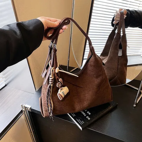 Retro Suede Shoulder Bag For Women Large Capacity Hobo Bucket Bag Casual Commuter Tote With Pendant Vintage Handbag