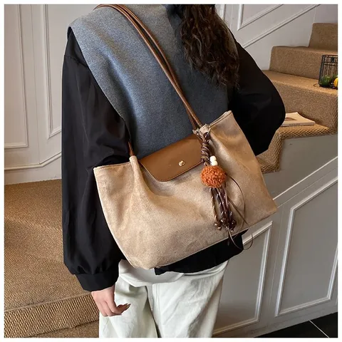Women Suede Tote Bag Casual Commuter Large Capacity Shoulder Bag With Flap Magnetic Closure And Tassel Pendant