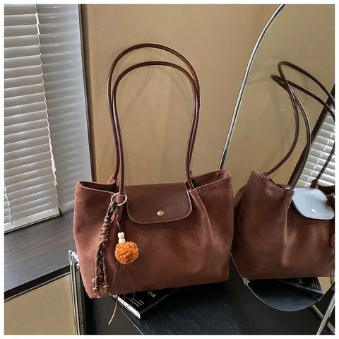 Women Suede Tote Bag Casual Commuter Large Capacity Shoulder Bag With Flap Magnetic Closure And Tassel Pendant