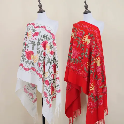Etnische Stijl Cashmere-achtig Geborduurde Sjaal Vrouwen Winter Warm Granaatappel Bloem Print Kwast Sjaal Reizen Cape