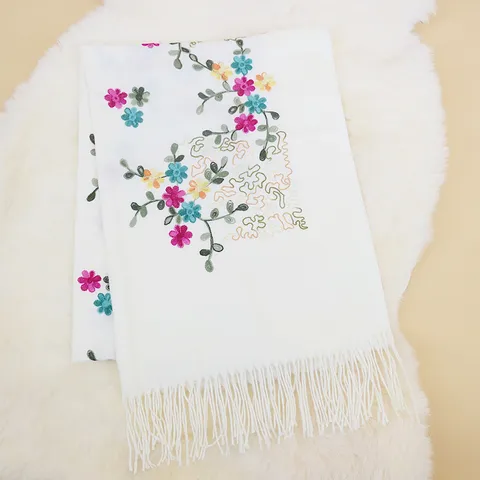 Ethenischer Imitierter Kaschmir Schal Pflanzenblüten Stickerei Langer Warmer Winter Umhang Quasten Für Damen