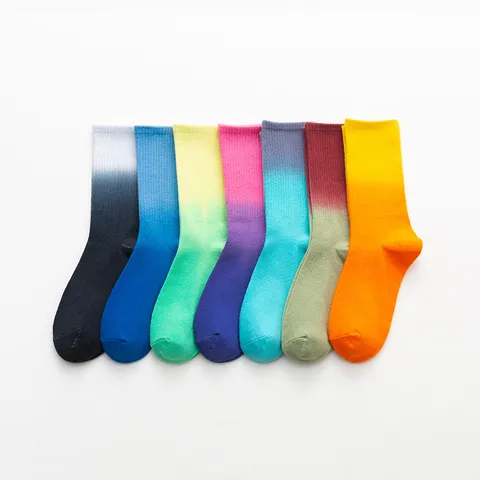 Unisex Tie-Dye Gradient Crew Socks Casual Sports Skateboard Hip Hop Cotton Socks For Men And Women Fashion Athletic