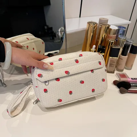 Grote Capaciteit Corduroy Cosmetische Tas Leuke Aardbei Patroon Draagbare Reizen Toiletartikel Organizer Handtas voor Vrouwen