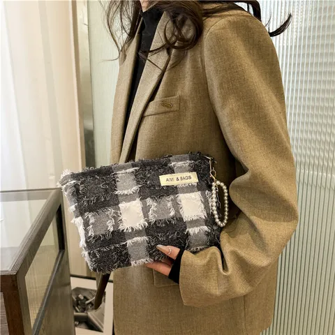 Womens Knitted Makeup Bag Portable Handheld Cosmetic Pouch Travel Toiletry Bag With Pearl Chain Checkered Design