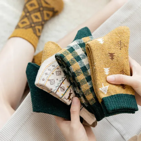 Chaussettes Épaissies Chaudes en Mélange de Laine pour Femmes Hiver Mignon Style Japonais Rétro Thermique Quotidien