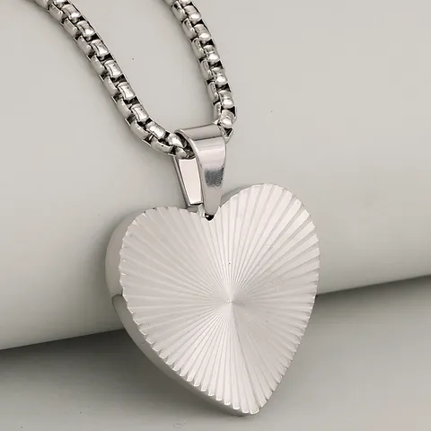 Colgante de Corazón Cepillado de Acero Inoxidable 304 Chapado en Oro 18K Collar de Estilo Minimalista para Hombre Mujer Joyería