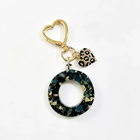 Harz 26 Initialen Alphabet Schlüsselanhänger Mit Herz Leopard Print Anhänger Mode Klassisch Schwarz Goldfolie Anhänger Damen Taschen Zubehör Geschenk