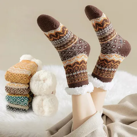 Chaussettes de Sol Doublées de Polaire d'Hiver pour Femmes Chaussettes de Pantoufle en Sherpa Confortables Tricot Géométrique Ethnique Intérieur Chaud Antidérapant