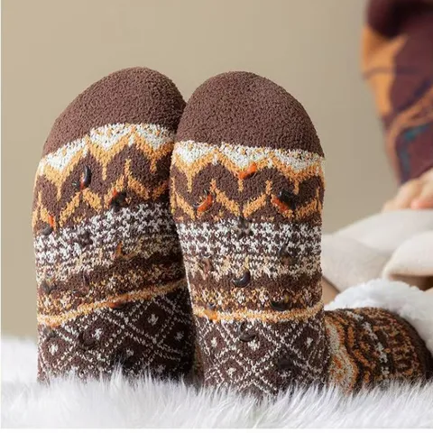 Chaussettes de Sol Doublées de Polaire d'Hiver pour Femmes Chaussettes de Pantoufle en Sherpa Confortables Tricot Géométrique Ethnique Intérieur Chaud Antidérapant