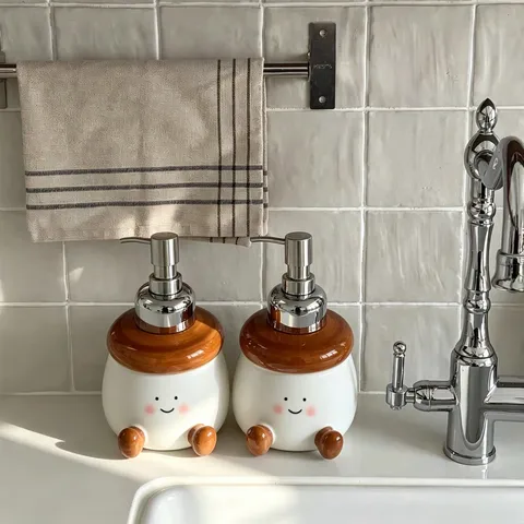 Cute Chubby Cartoon Ceramic Foaming Soap Dispenser Bottle For Bathroom Kitchen Refillable Liquid Hand Wash Pump Bottle