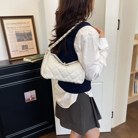 Women Quilted PU Leather Crossbody Bag Elegant Small Pillow Shape Handbag With Chain Strap For Daily Fashion Matching Style