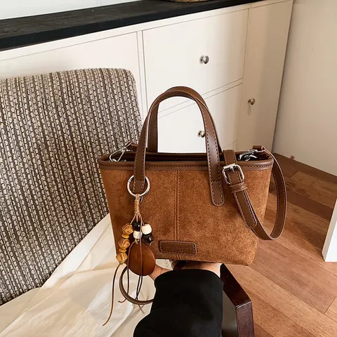 Vintage Nubuk PU Leder Beuteltasche Für Damen Retro Mattierte Umhängetasche Mit Quaste Holzperlen Dekor Schultertasche Lässige Handtasche
