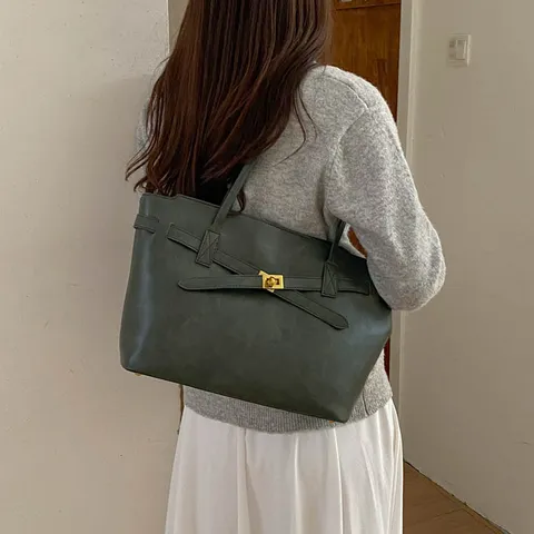 Retro Damen PU-Leder Tragetasche Große Kapazität Minimalistische Umhängetasche Einfarbige Unterarmtasche Mit Metallschloss Gürtel Dekor