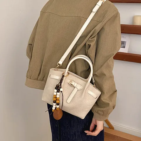 Damen Krokodilmuster PU Leder Beuteltasche Minimalistische Plissee Handtasche Mit Holzperlen Quaste Vielseitige Umhängetasche Für Damen