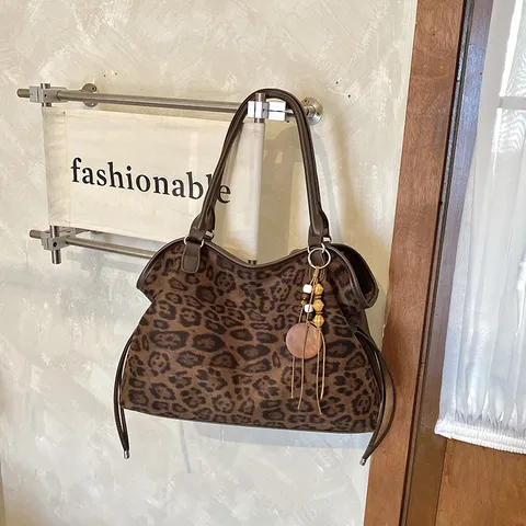 Vintage Suede Faux Leather Leopard Print Tote Bag Large Capacity Casual Women Shoulder Bag With Wooden Tassel Charm Handbag