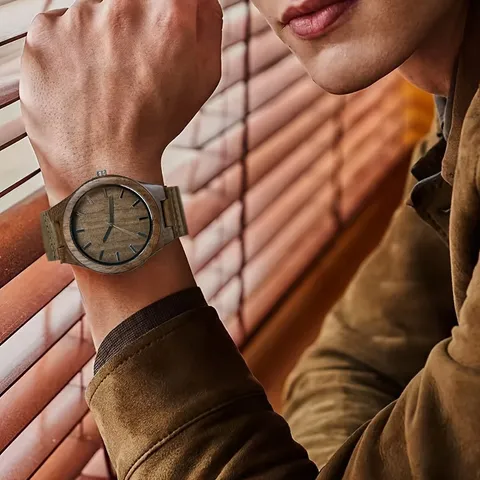 Men's Wooden Quartz Watch Walnut Wood Case Genuine Leather Strap Pointer Quartz Wristwatch Business Casual Fashion