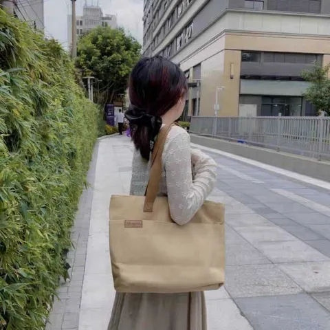 Women Casual Canvas Tote Bag Large Capacity Shoulder Bag Simple Commuter Handbag Versatile Student Book Bag